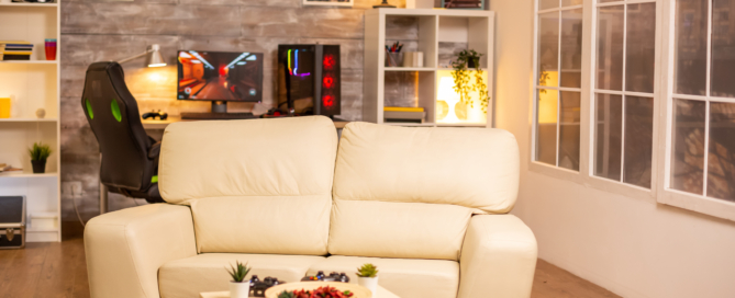 Empty living room interior with a PC in the background