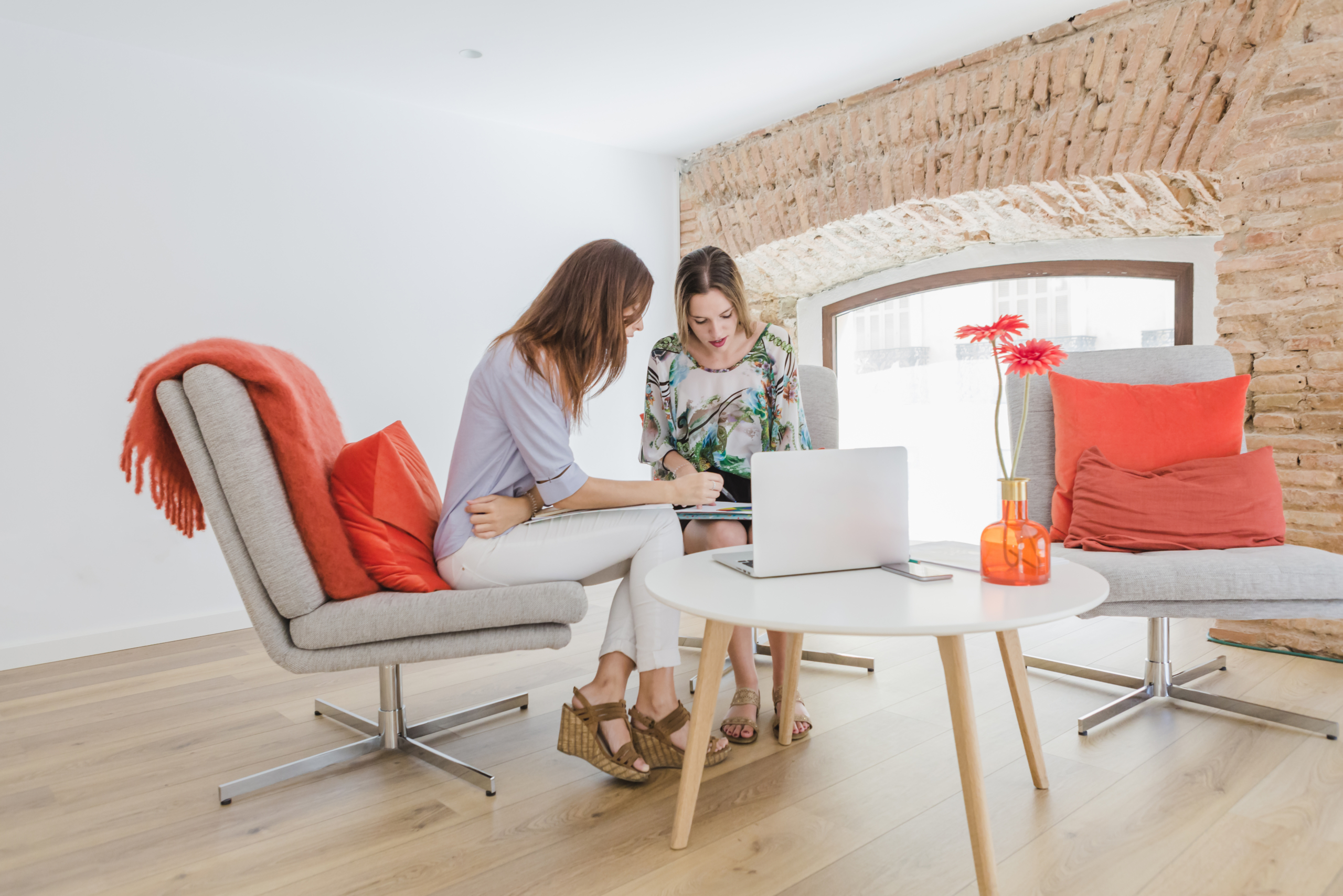 women-collaborating-office